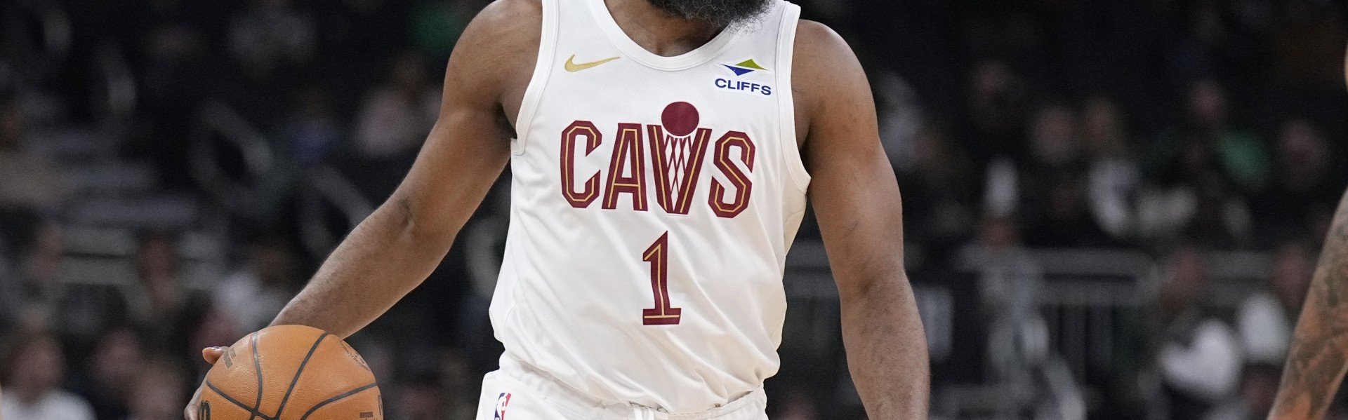 开云体育-连线被切断！哈登半场9投3中 拿到10分2助攻另有2次失误 正负值-9