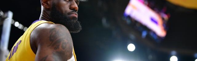 开云体育下载-詹皇：未来23场非常重要 无法接受连续无缘季后赛